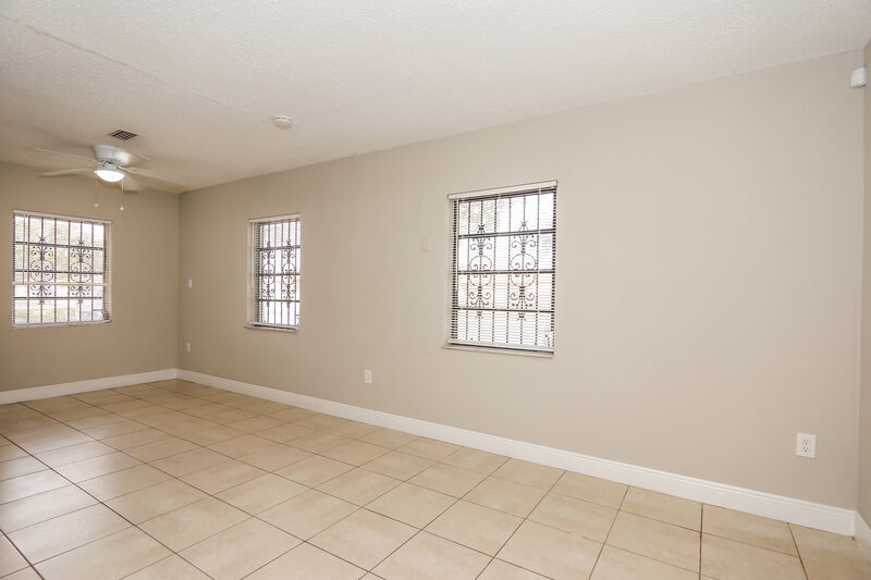 3,245/Mo, 15420 NW 27th Place Miami Gardens, FL 33054 Living Room View 2
