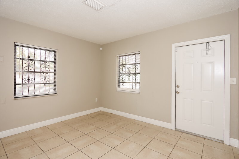 3,245/Mo, 15420 NW 27th Place Miami Gardens, FL 33054 Living Room View 3