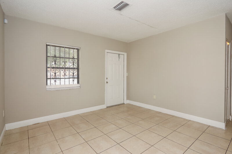 3,245/Mo, 15420 NW 27th Place Miami Gardens, FL 33054 Living Room View 4