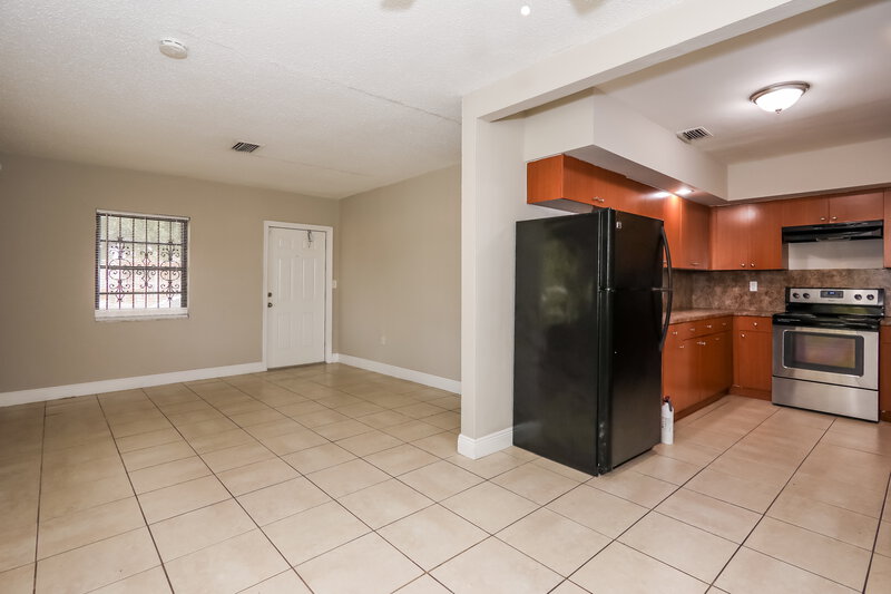 3,245/Mo, 15420 NW 27th Place Miami Gardens, FL 33054 Dining Room View 3