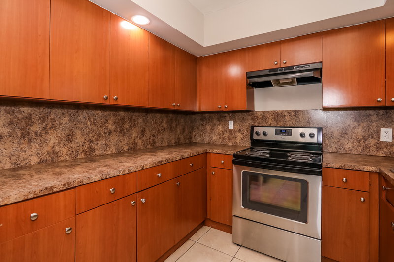 3,245/Mo, 15420 NW 27th Place Miami Gardens, FL 33054 Kitchen View 2