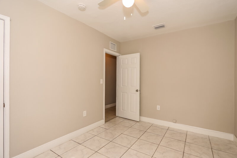 3,245/Mo, 15420 NW 27th Place Miami Gardens, FL 33054 Master Bedroom View 3