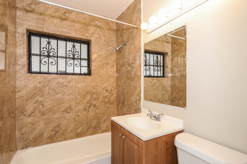 3,245/Mo, 15420 NW 27th Place Miami Gardens, FL 33054 Master Bathroom View