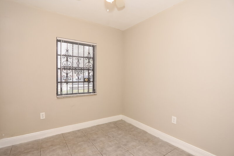 3,245/Mo, 15420 NW 27th Place Miami Gardens, FL 33054 Bedroom View