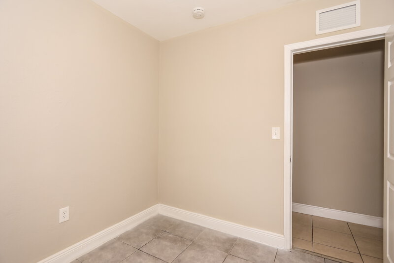 3,245/Mo, 15420 NW 27th Place Miami Gardens, FL 33054 Bedroom View 2