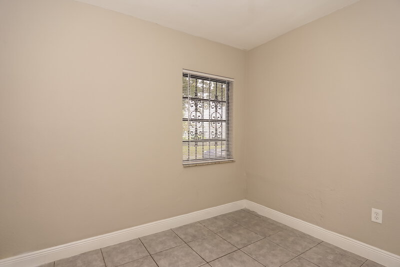 3,245/Mo, 15420 NW 27th Place Miami Gardens, FL 33054 Bedroom View 5