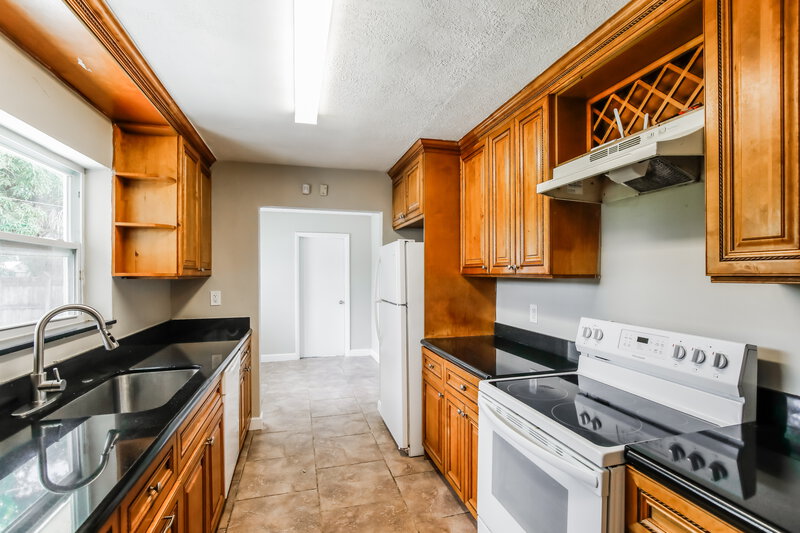 3,145/Mo, 1515 NW 7th Terrace Fort Lauderdale, FL 33311 Kitchen View