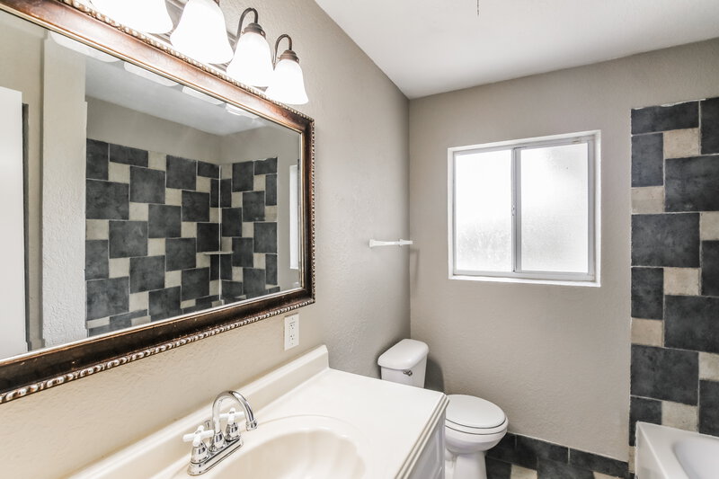 3,145/Mo, 1515 NW 7th Terrace Fort Lauderdale, FL 33311 Bathroom View