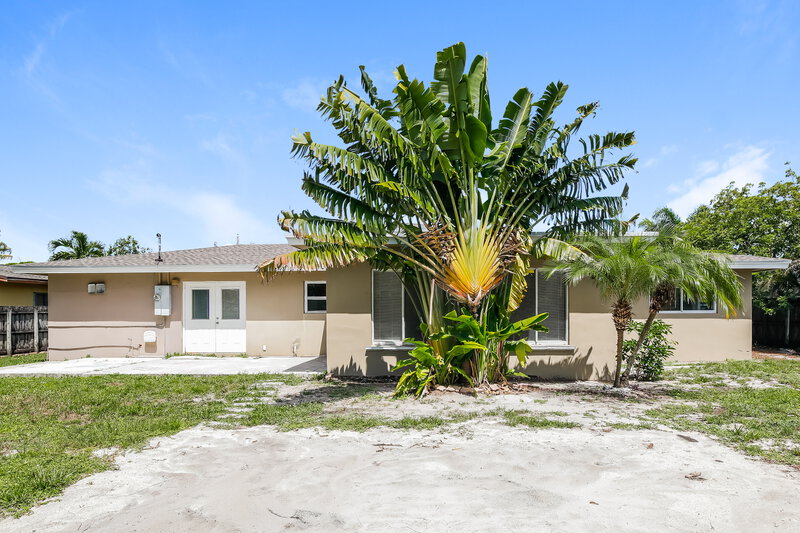 3,145/Mo, 1515 NW 7th Terrace Fort Lauderdale, FL 33311 Rear View