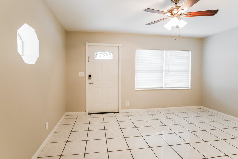 2,655/Mo, 5201 N Andrews Avenue Oakland Park, FL 33309 Foyer View