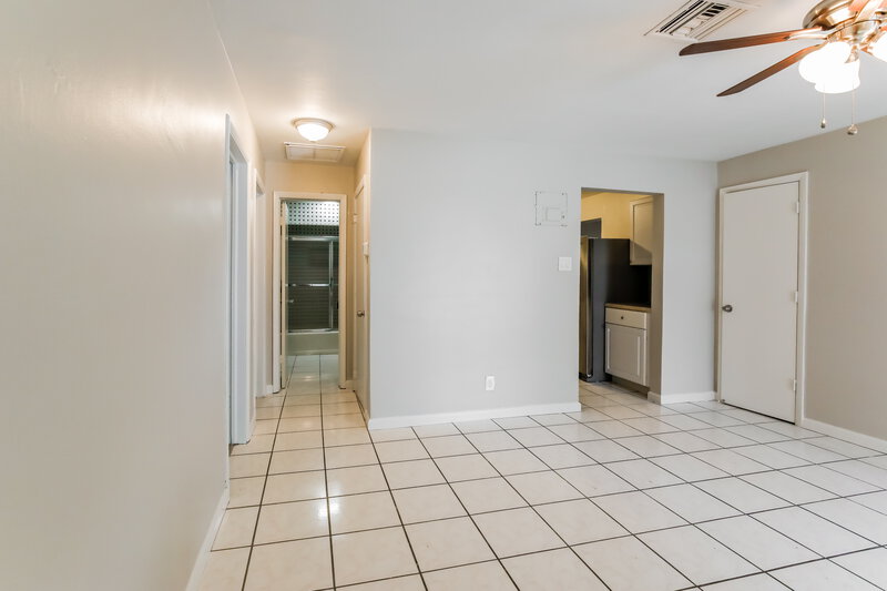 2,655/Mo, 5201 N Andrews Avenue Oakland Park, FL 33309 Living Room View