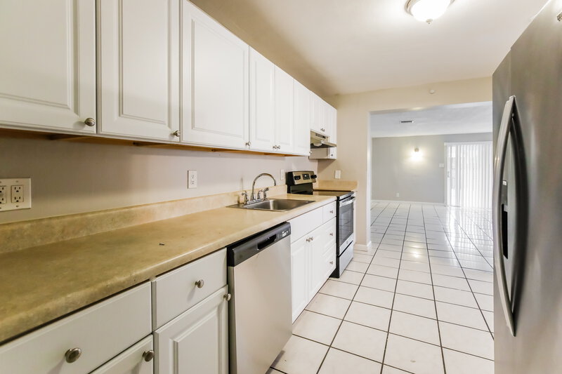 2,655/Mo, 5201 N Andrews Avenue Oakland Park, FL 33309 Kitchen View