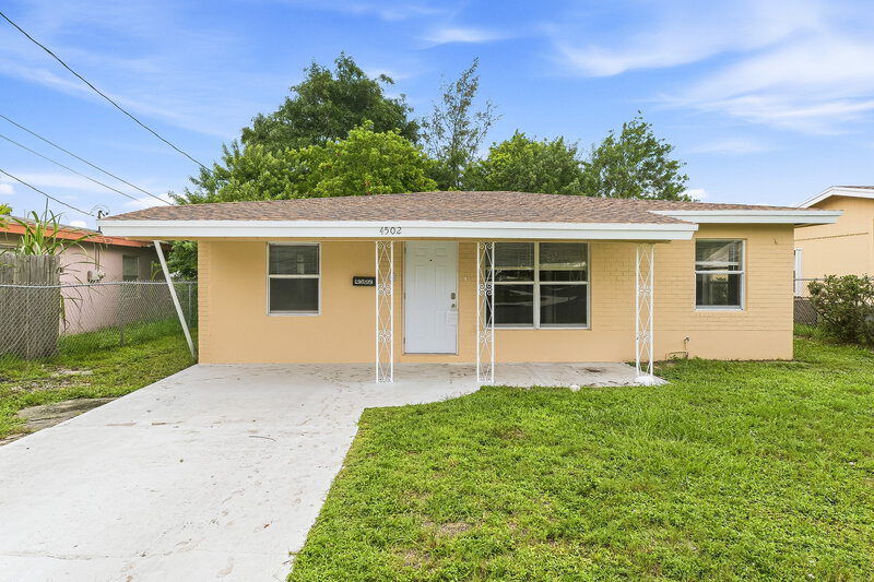 2,115/Mo, 4502 Greenwood Ave West Palm Beach, FL 33407 External View