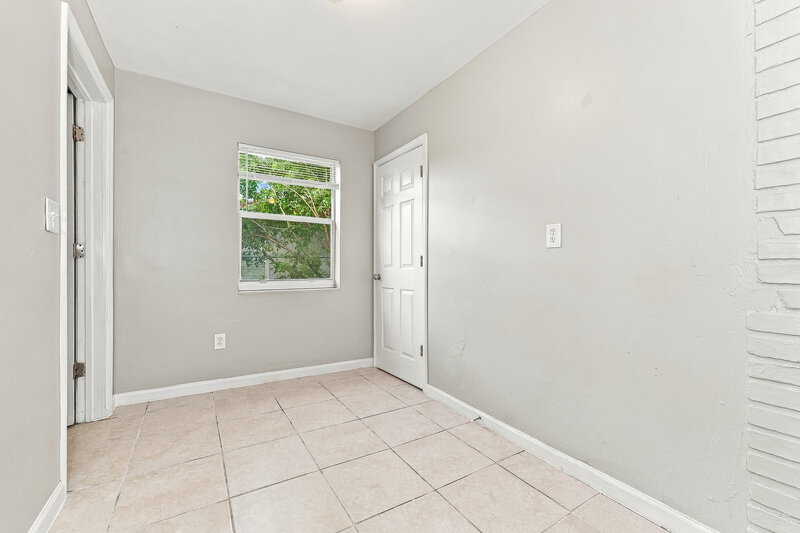 2,115/Mo, 4502 Greenwood Ave West Palm Beach, FL 33407 Dining Room View