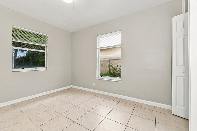 2,115/Mo, 4502 Greenwood Ave West Palm Beach, FL 33407 Bedroom View 2