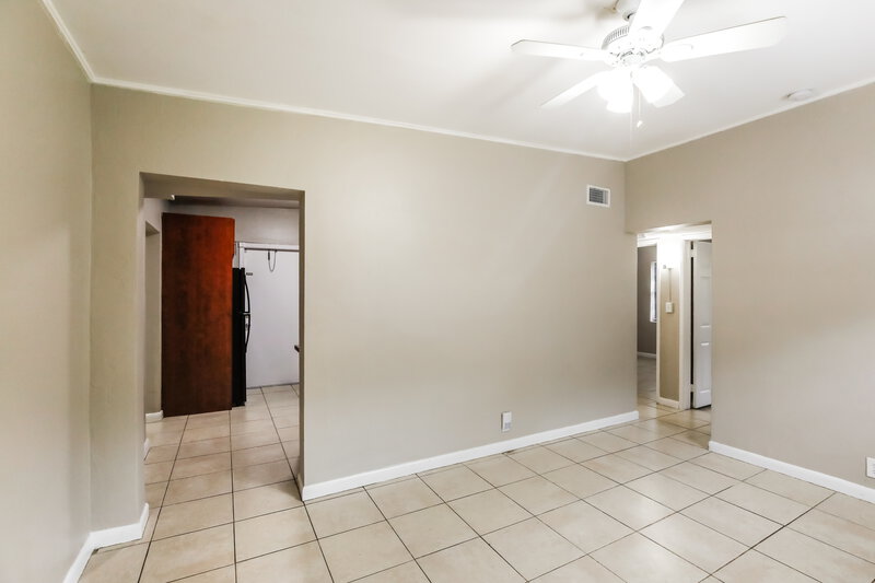 2,540/Mo, 1161 NW 139th Street Miami, FL 33168 Living Room View 2