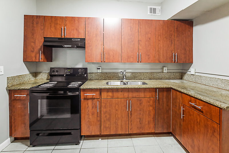 2,540/Mo, 1161 NW 139th Street Miami, FL 33168 Kitchen View 2