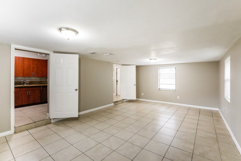 2,540/Mo, 1161 NW 139th Street Miami, FL 33168 Family Room View