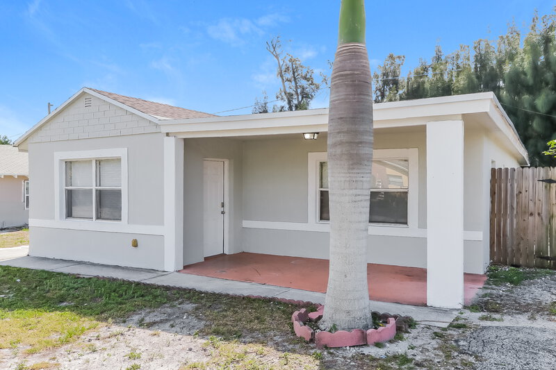 2,585/Mo, 1180 S Ridge Road Lantana, FL 33462 Front View