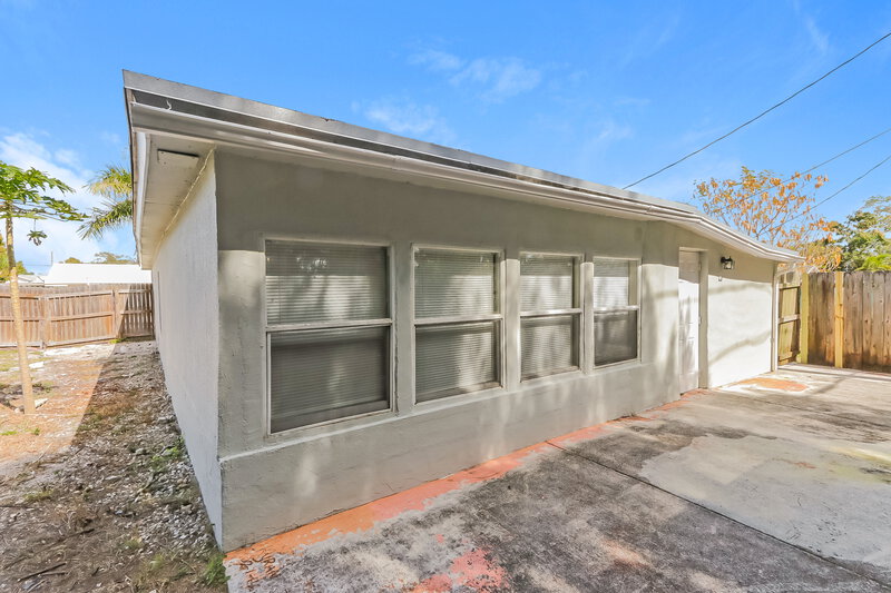 2,585/Mo, 1180 S Ridge Road Lantana, FL 33462 Rear View