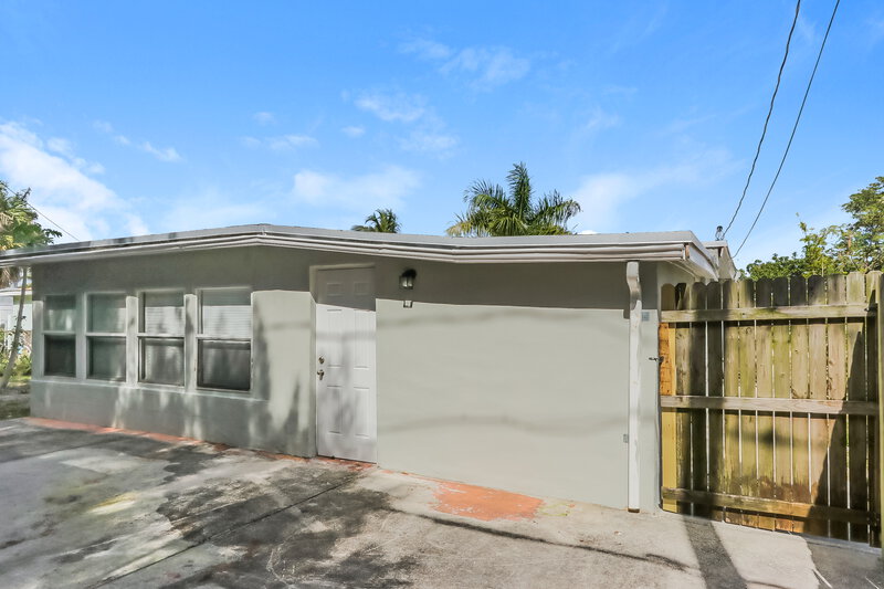 2,585/Mo, 1180 S Ridge Road Lantana, FL 33462 Rear View 2