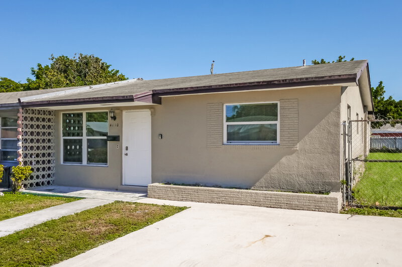 2,035/Mo, 4110 NW 39th Avenue Lauderdale Lakes, FL 33309 Front View