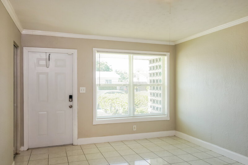 2,035/Mo, 4110 NW 39th Avenue Lauderdale Lakes, FL 33309 Living Room View