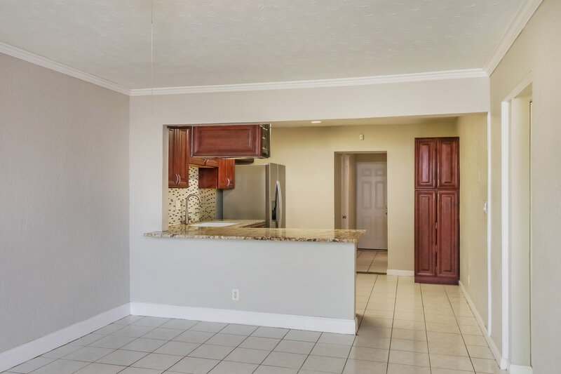 2,035/Mo, 4110 NW 39th Avenue Lauderdale Lakes, FL 33309 Kitchen View