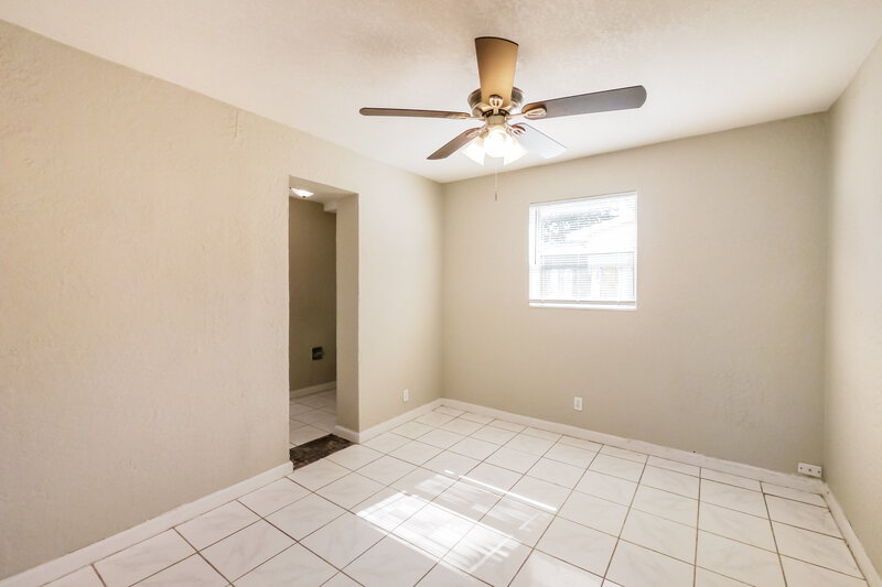 2,035/Mo, 4110 NW 39th Avenue Lauderdale Lakes, FL 33309 Main Bedroom View