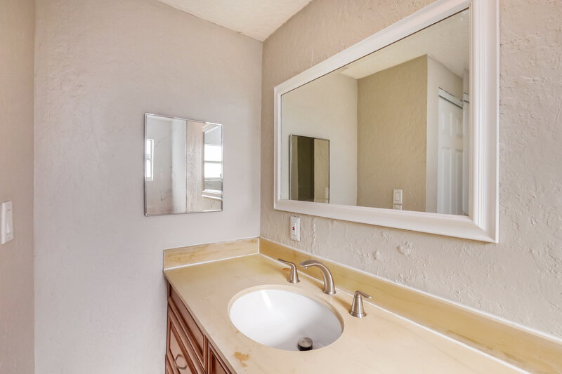 2,035/Mo, 4110 NW 39th Avenue Lauderdale Lakes, FL 33309 Main Bathroom View
