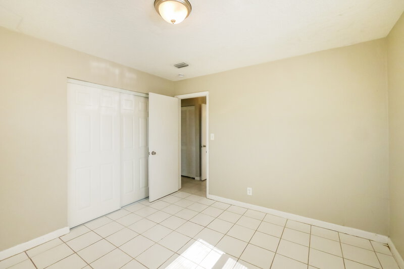 2,035/Mo, 4110 NW 39th Avenue Lauderdale Lakes, FL 33309 Bedroom View