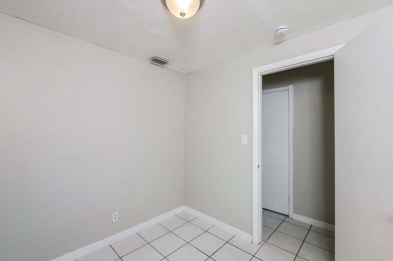 2,035/Mo, 4110 NW 39th Avenue Lauderdale Lakes, FL 33309 Bedroom View 2