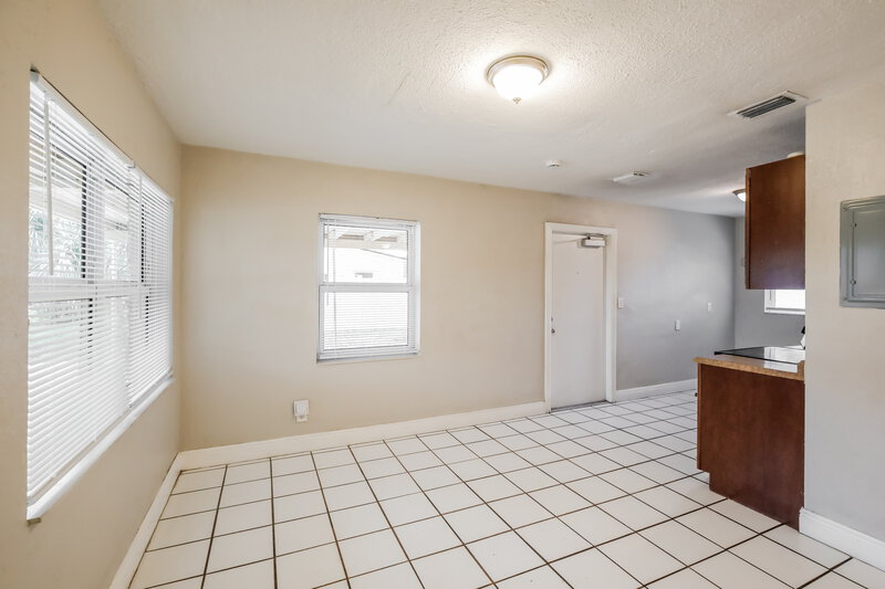 2,105/Mo, 1311 NE 33rd Street Pompano Beach, FL 33064 Living Room View