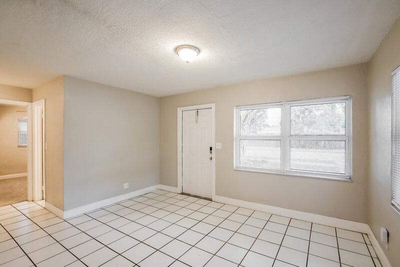 2,105/Mo, 1311 NE 33rd Street Pompano Beach, FL 33064 Living Room View 3