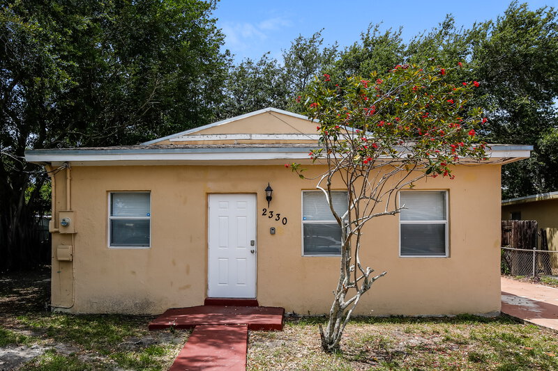 2,280/Mo, 2330 Nw 153 St Miami Gardens, FL 33054 External View