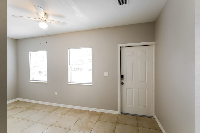 2,280/Mo, 2330 Nw 153 St Miami Gardens, FL 33054 Living Room View 2