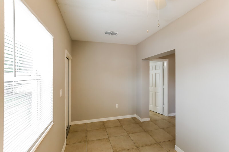 2,280/Mo, 2330 Nw 153 St Miami Gardens, FL 33054 Dining Room View 2