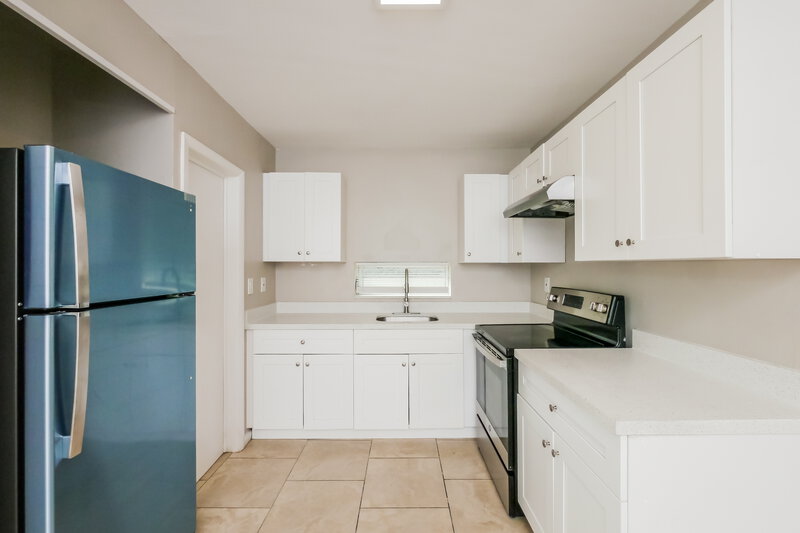 2,475/Mo, 4701 NW 11th Place Lauderhill, FL 33313 Kitchen View 2