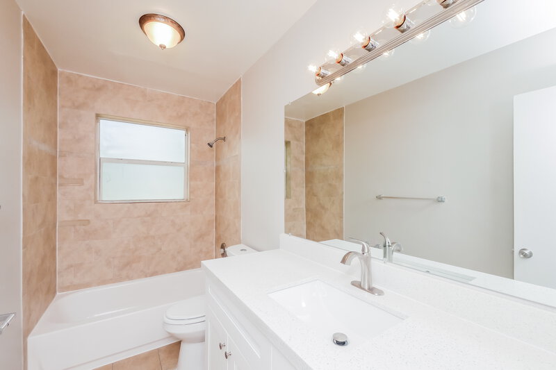 2,475/Mo, 4701 NW 11th Place Lauderhill, FL 33313 Bathroom View