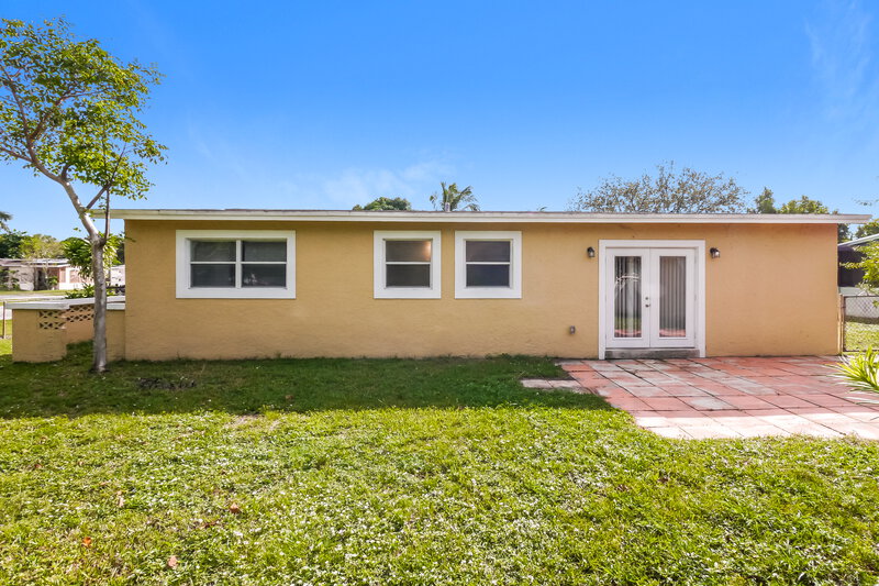 2,475/Mo, 4701 NW 11th Place Lauderhill, FL 33313 Rear View 2