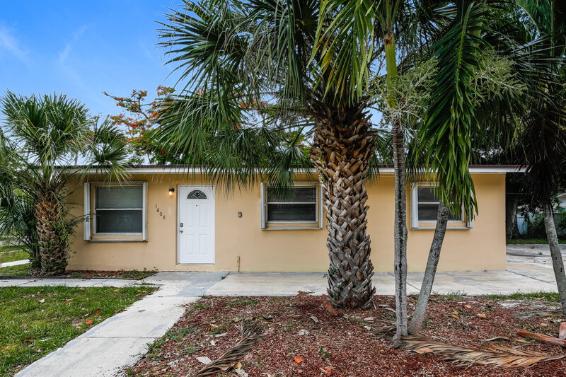 2,755/Mo, 1608 NW 16th Street Fort Lauderdale, FL 33311 External View