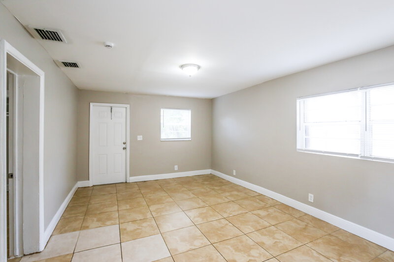 2,755/Mo, 1608 NW 16th Street Fort Lauderdale, FL 33311 Living Room View