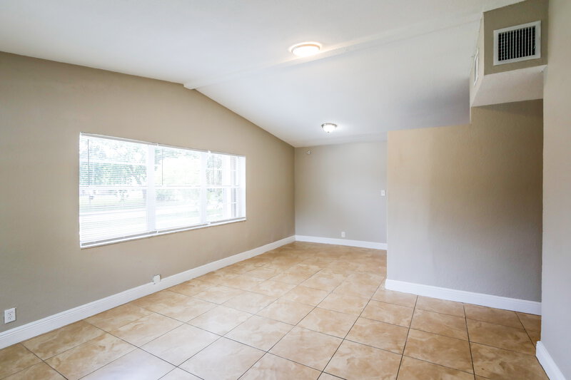 2,755/Mo, 1608 NW 16th Street Fort Lauderdale, FL 33311 Living Room View 2
