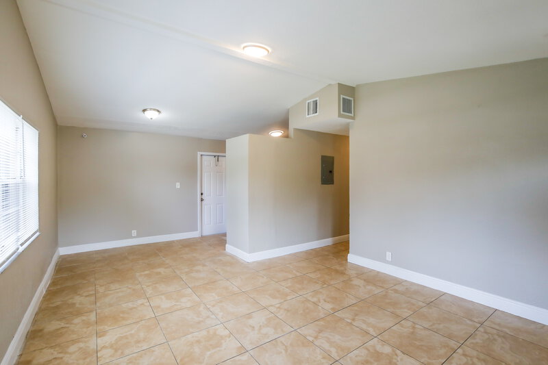 2,755/Mo, 1608 NW 16th Street Fort Lauderdale, FL 33311 Living Room View 3