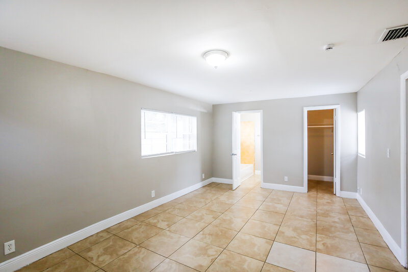 2,755/Mo, 1608 NW 16th Street Fort Lauderdale, FL 33311 Main Bedroom View
