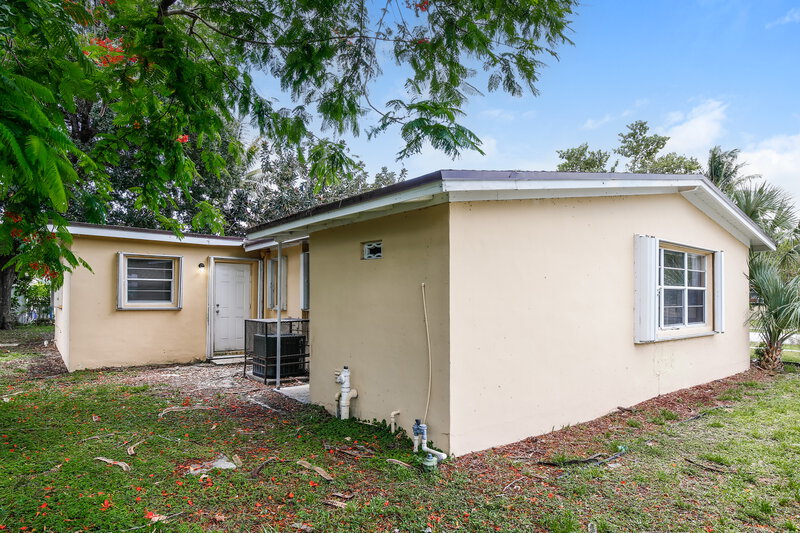 2,755/Mo, 1608 NW 16th Street Fort Lauderdale, FL 33311 Rear View