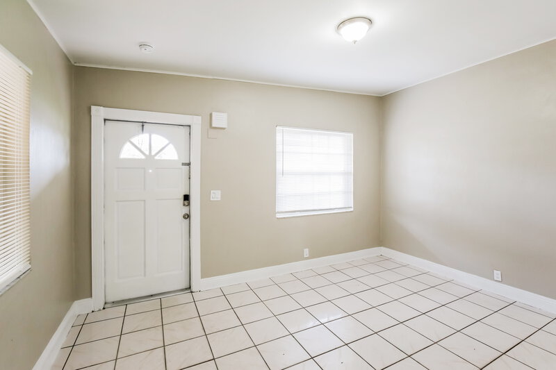 2,705/Mo, 1100 NW 143rd Street Miami, FL 33168 Misc View