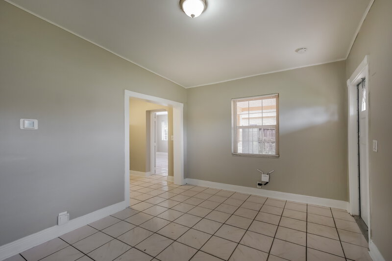 3,740/Mo, 1100 NW 143rd Street Miami, FL 33168 Living Room View 2