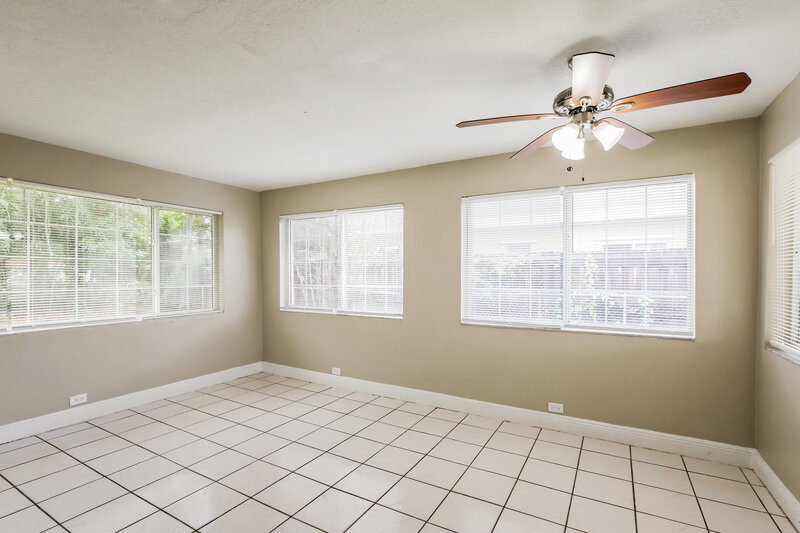 2,705/Mo, 1100 NW 143rd Street Miami, FL 33168 Misc View 2