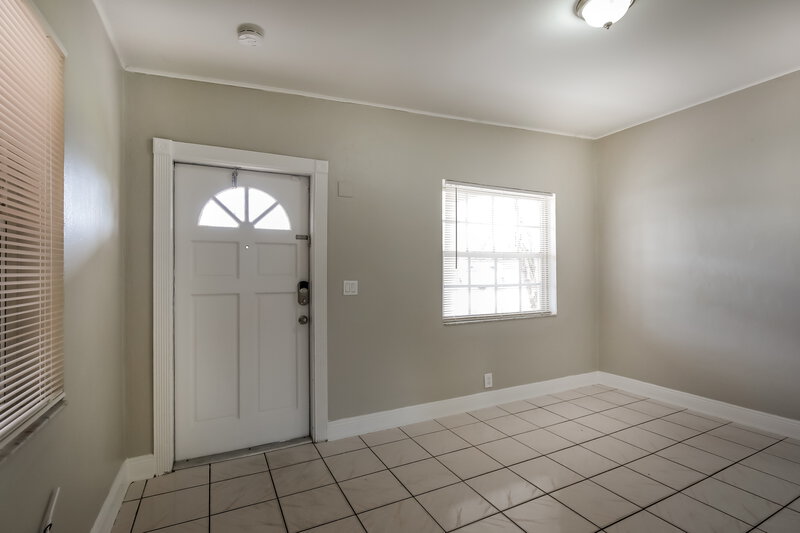 3,740/Mo, 1100 NW 143rd Street Miami, FL 33168 Living Room View 3